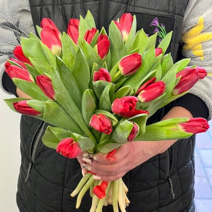 Букет красных тюльпанов на 8 марта с доставкой в по Ардону
